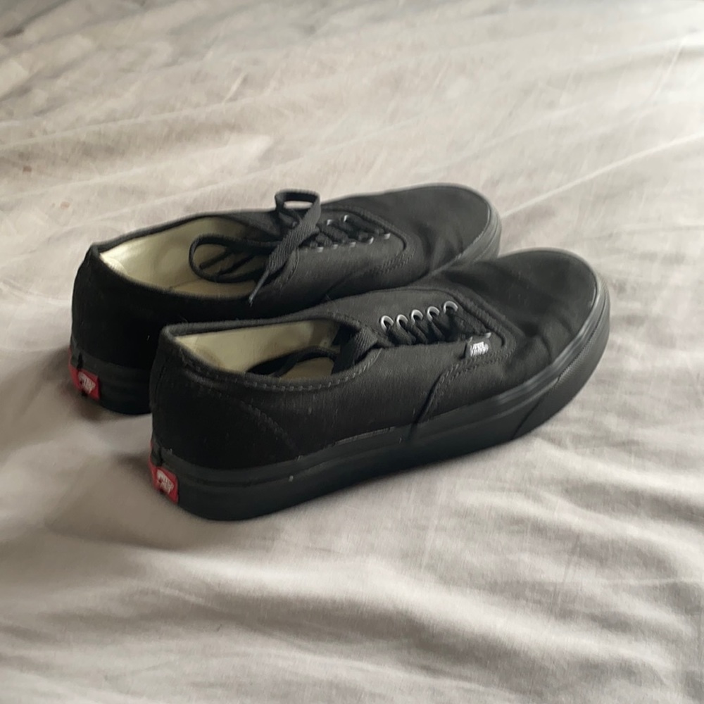 vans black tennis shoes